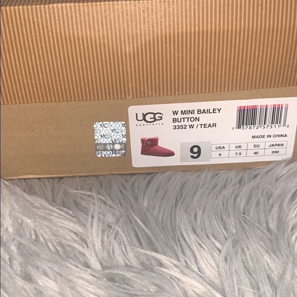 Ugg boots w/ mini bailey button